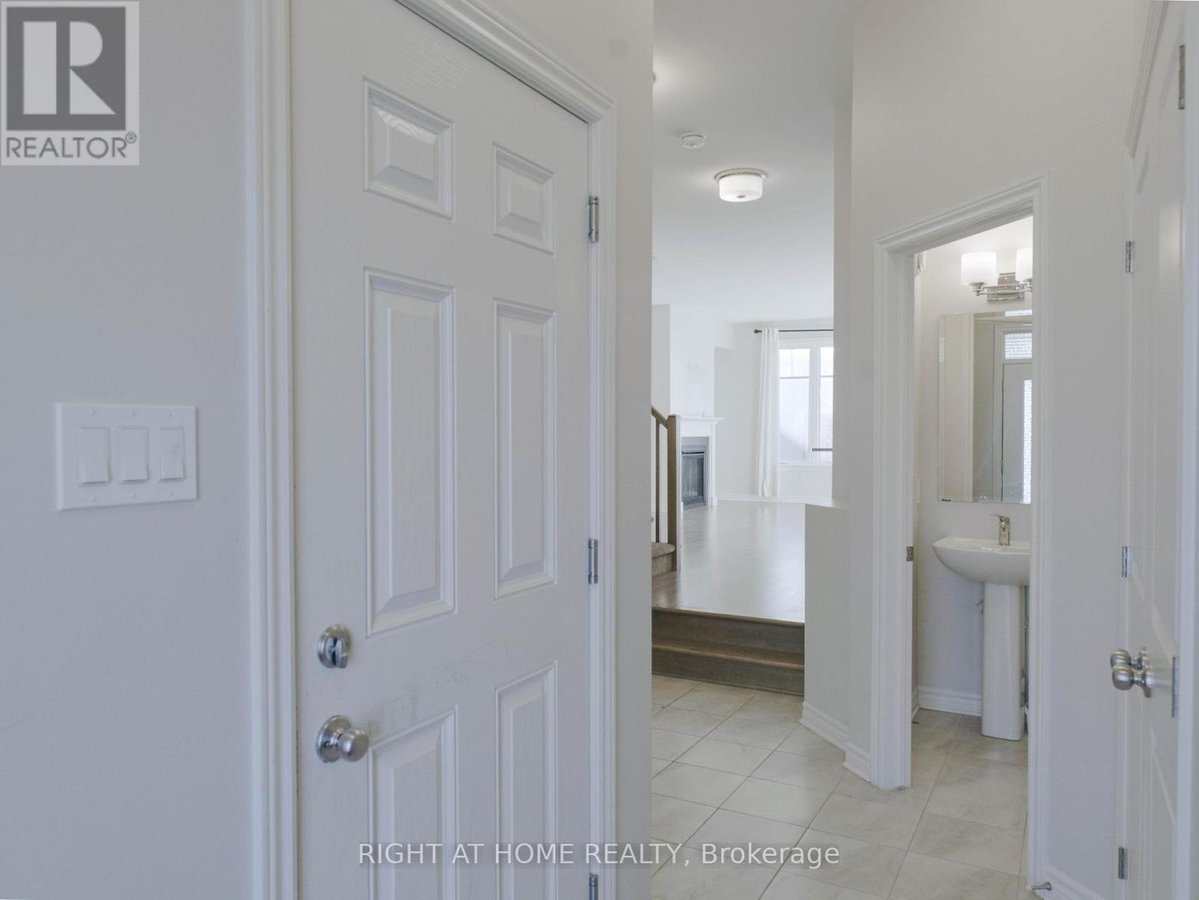 531 SONMARG CRESCENT - Photo 4