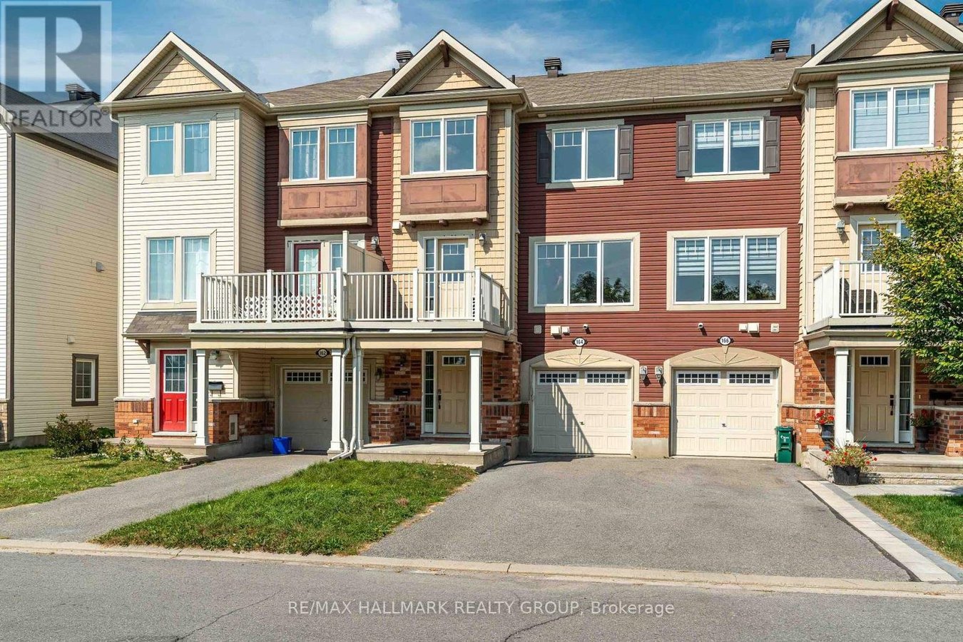 164 SUNSHINE CRESCENT - Photo 1