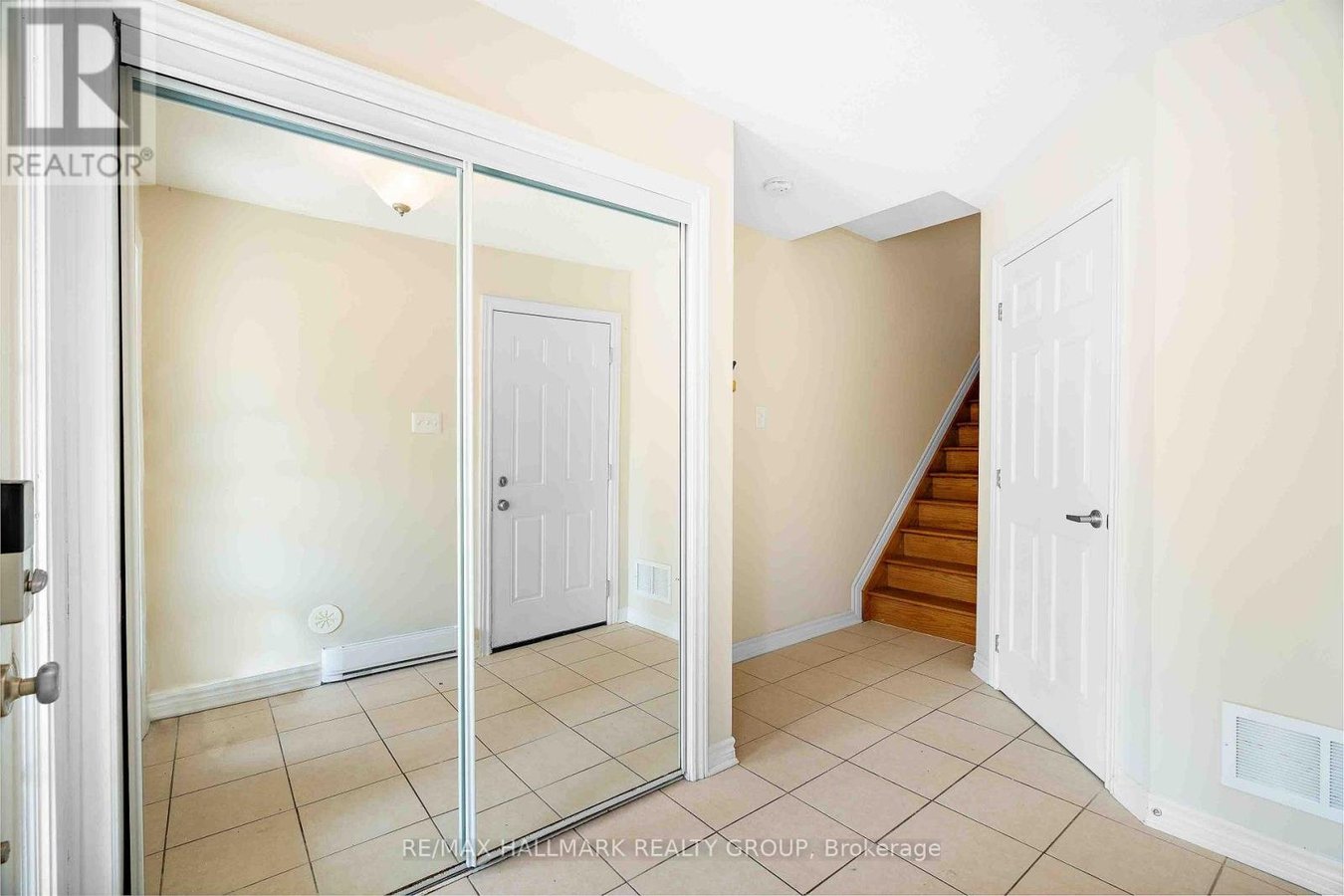 164 SUNSHINE CRESCENT - Photo 3