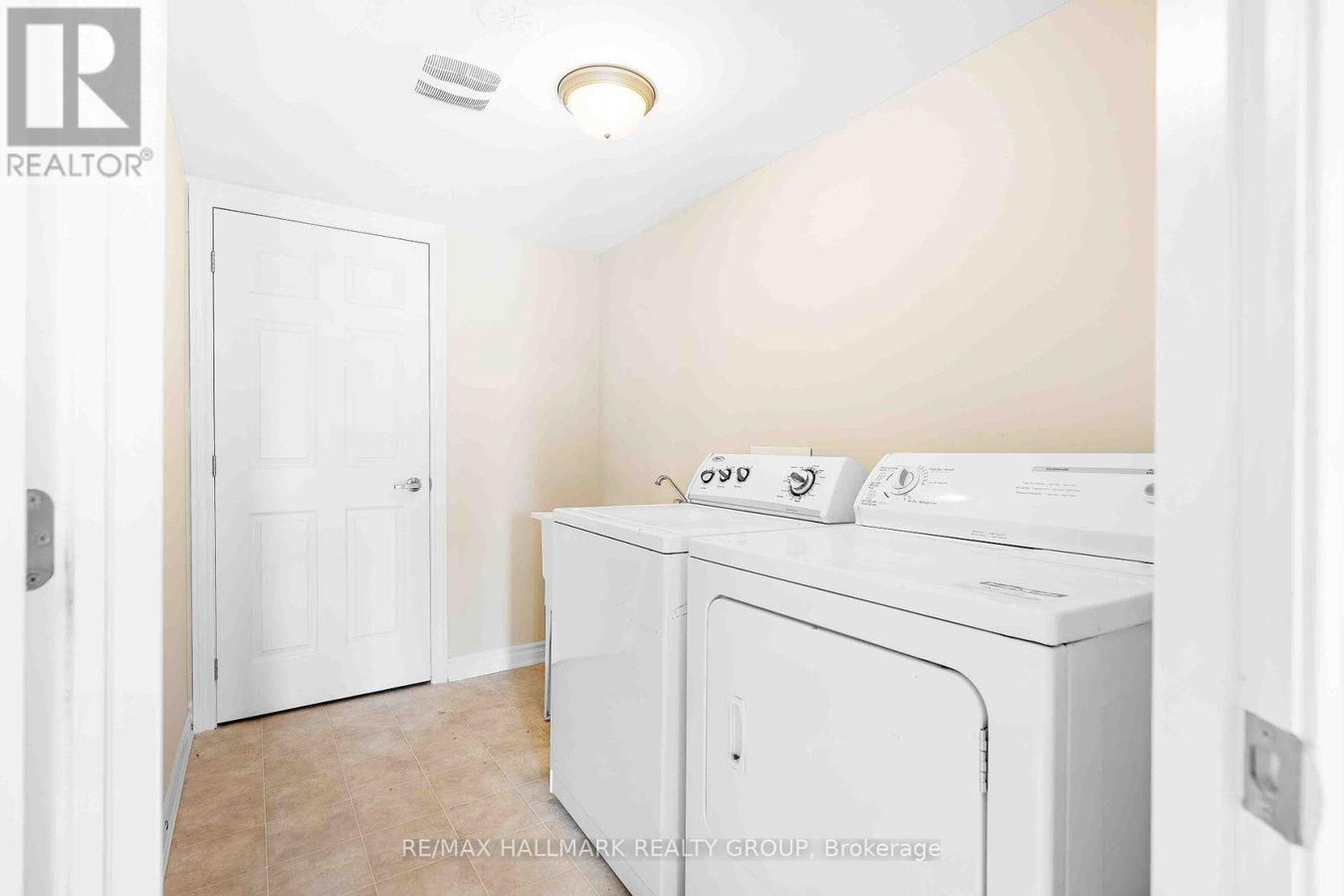 164 SUNSHINE CRESCENT - Photo 4