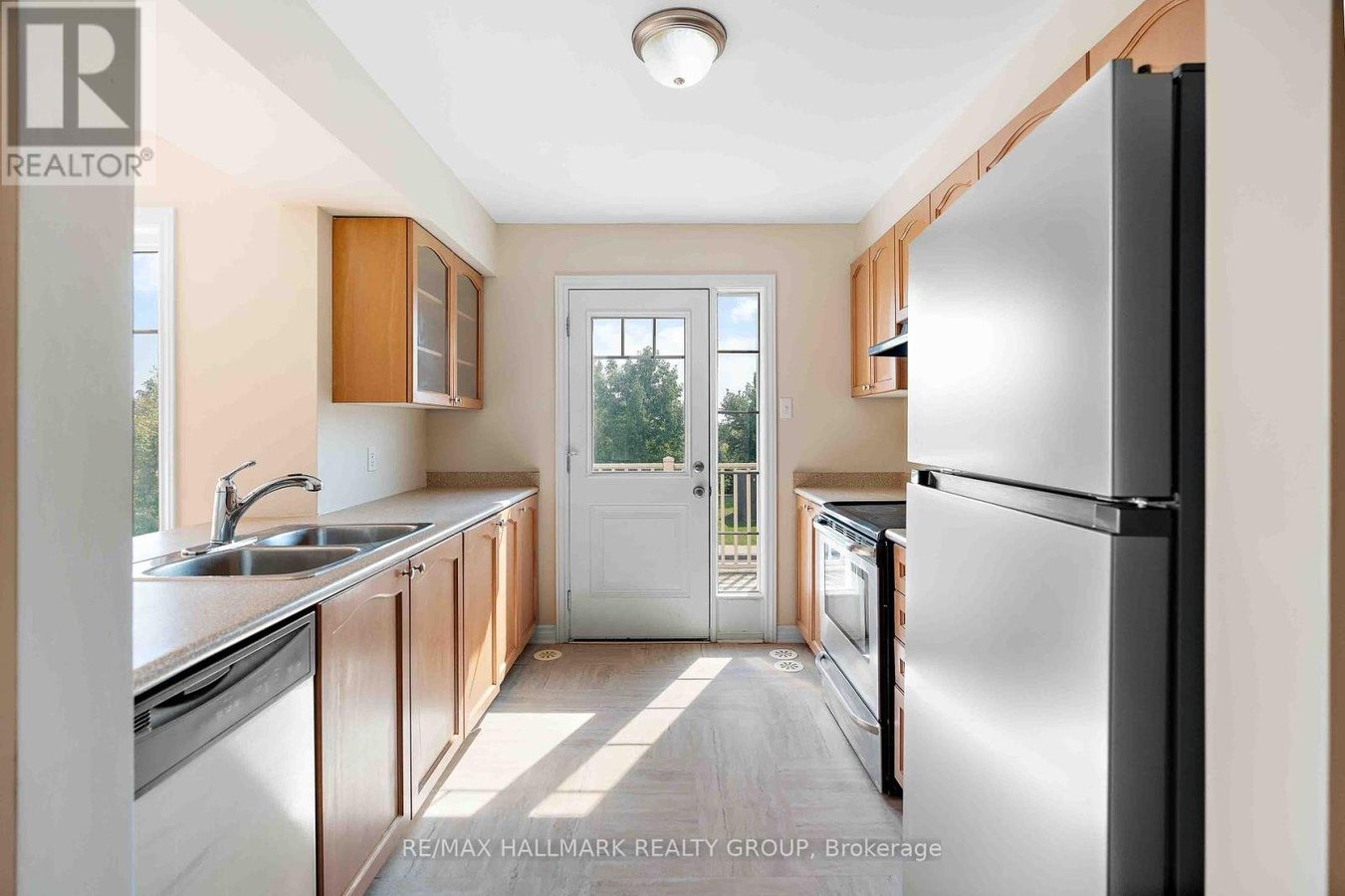 164 SUNSHINE CRESCENT - Photo 6