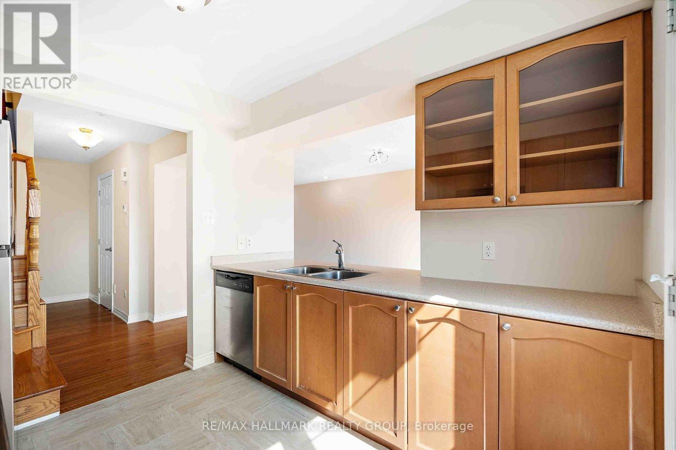 164 SUNSHINE CRESCENT - Photo 8
