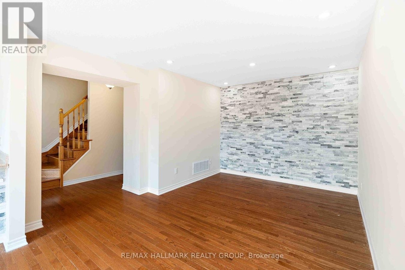 164 SUNSHINE CRESCENT - Photo 10