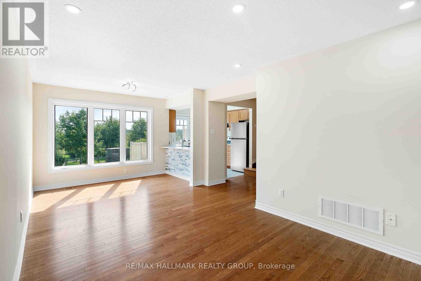 164 SUNSHINE CRESCENT - Photo 12
