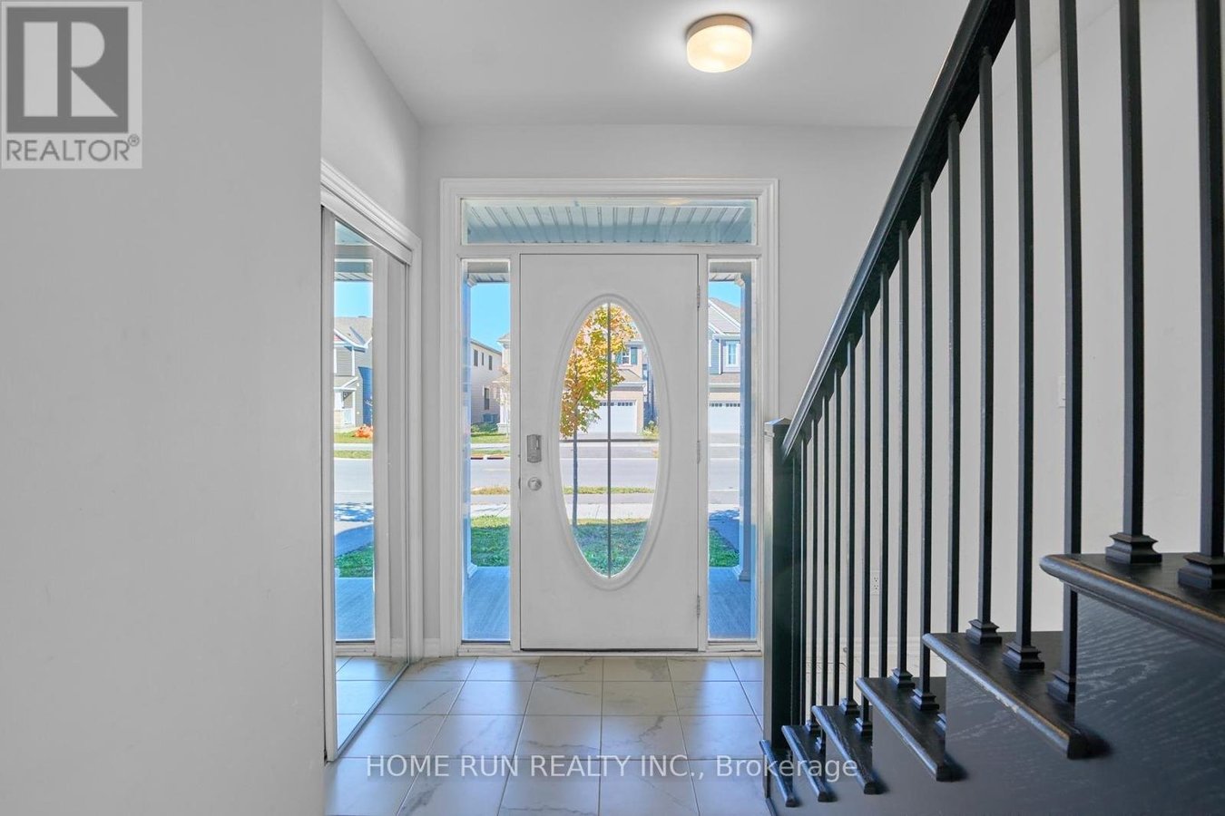761 DERREEN AVENUE - Photo 2