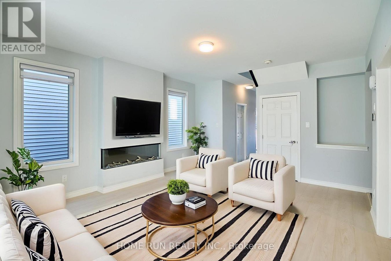 761 DERREEN AVENUE - Photo 3