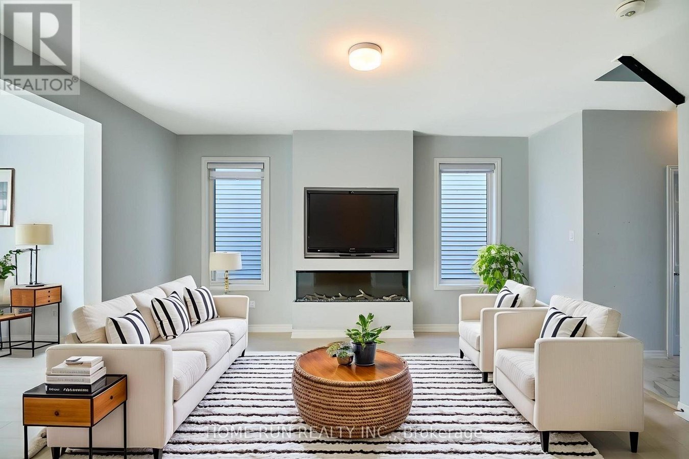 761 DERREEN AVENUE - Photo 4