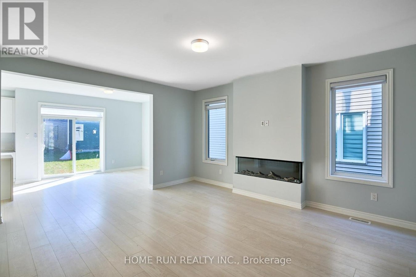 761 DERREEN AVENUE - Photo 5