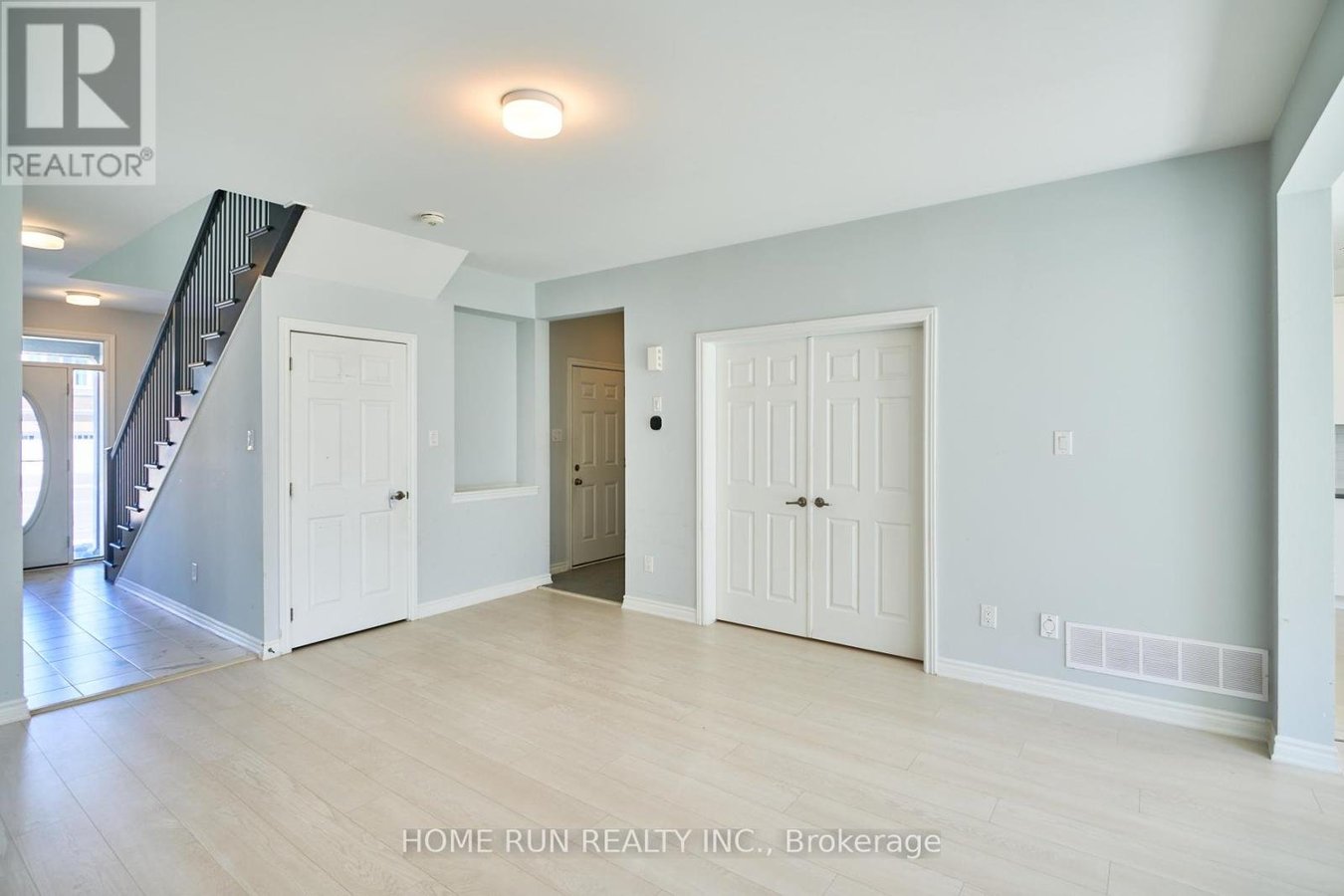 761 DERREEN AVENUE - Photo 7