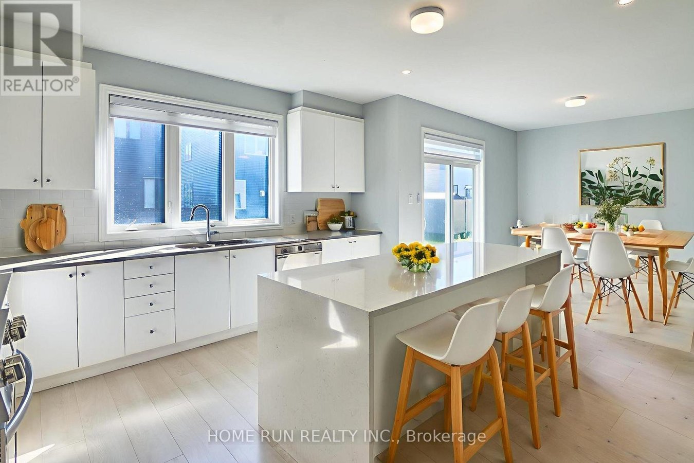 761 DERREEN AVENUE - Photo 10