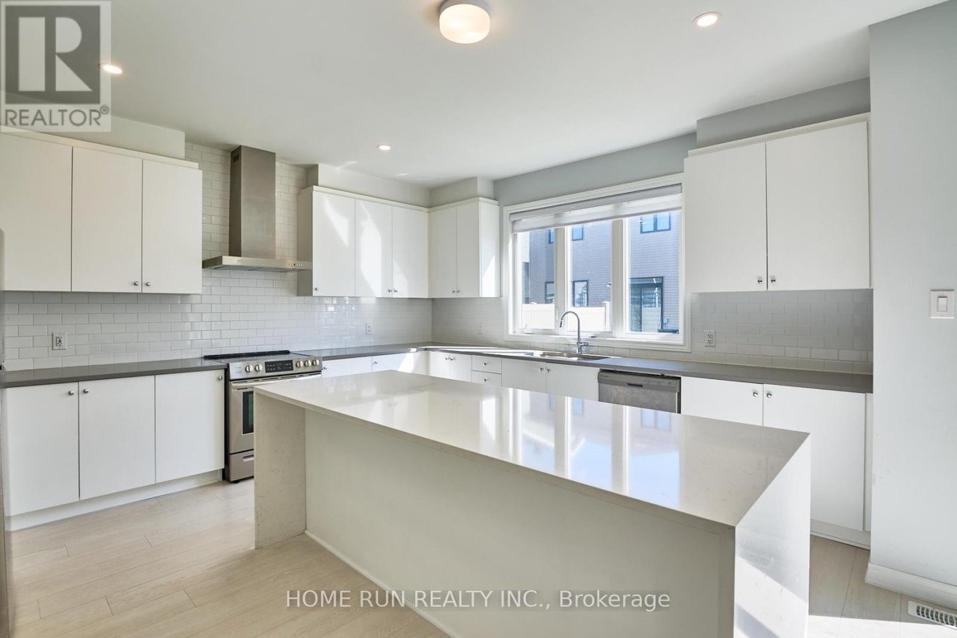 761 DERREEN AVENUE - Photo 11
