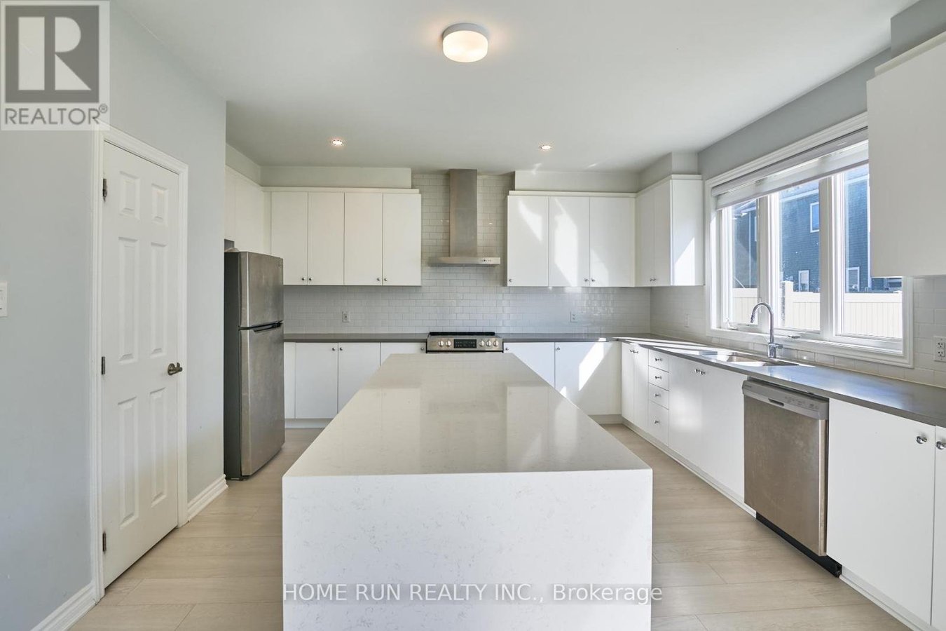 761 DERREEN AVENUE - Photo 13