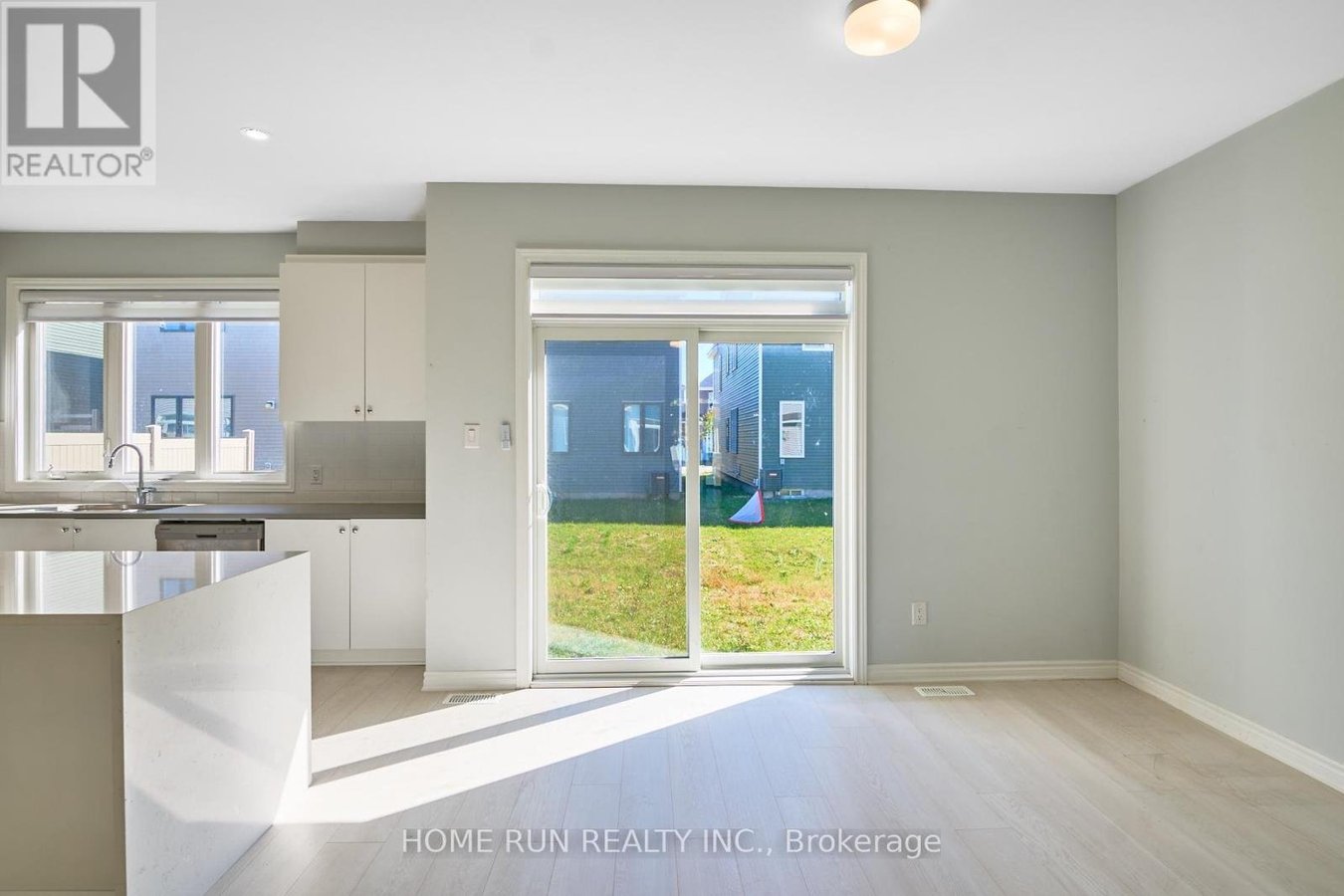 761 DERREEN AVENUE - Photo 16