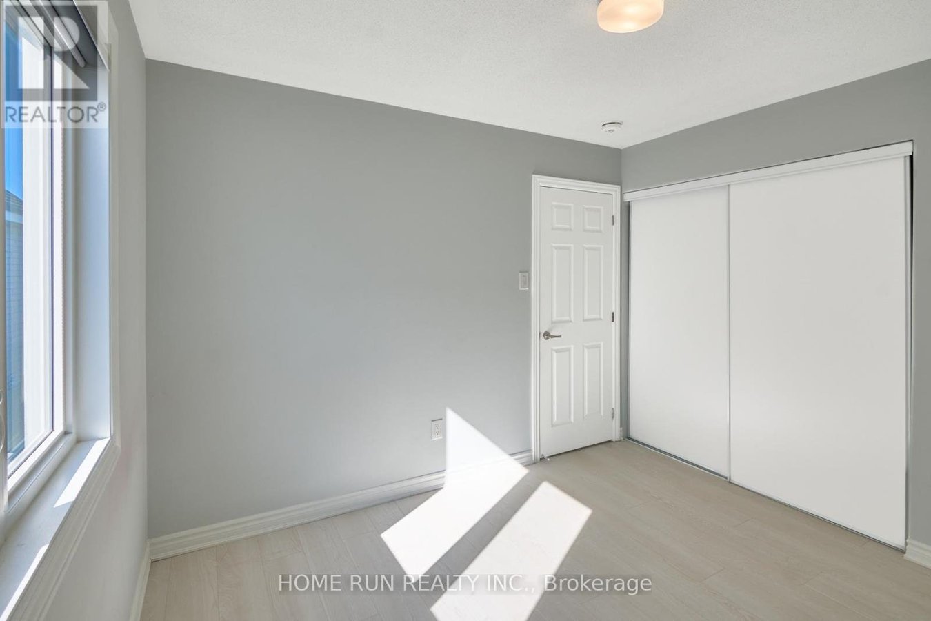 761 DERREEN AVENUE - Photo 32