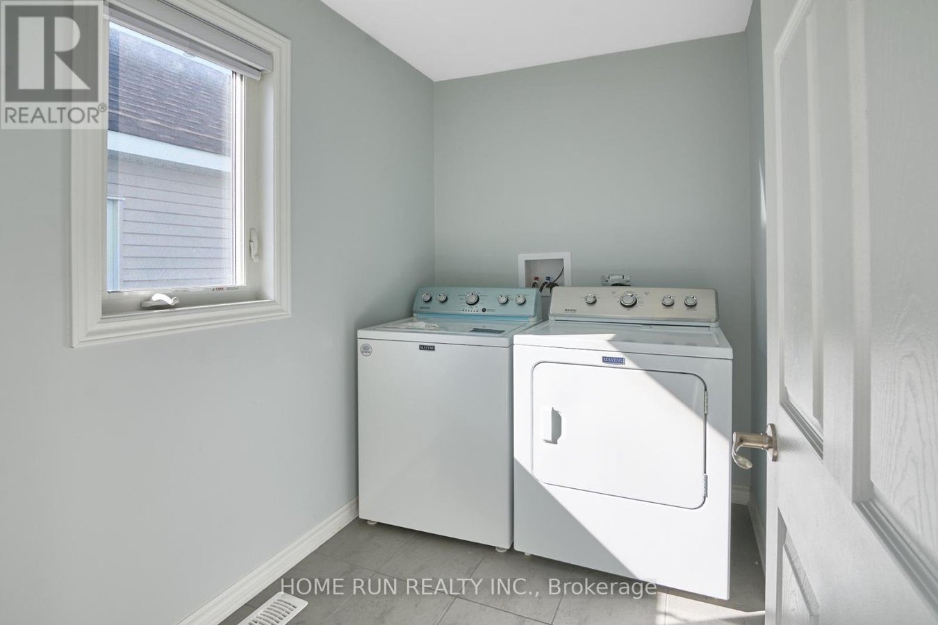 761 DERREEN AVENUE - Photo 35