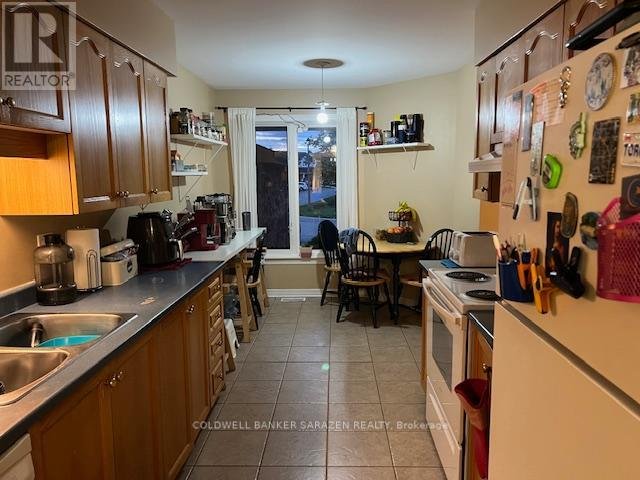 19 ASTORIA CRESCENT W - Photo 4