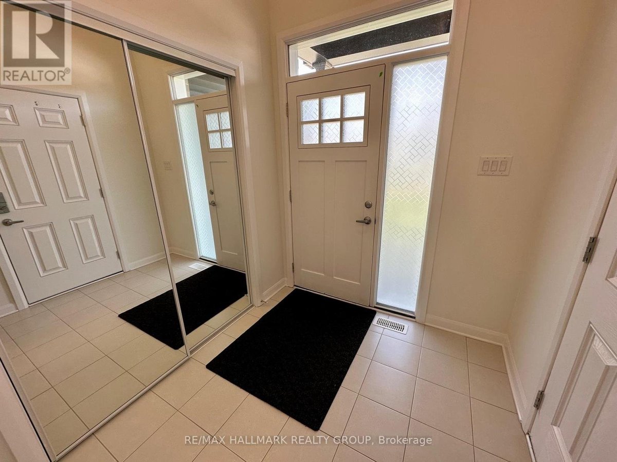 588 LILITH STREET - Photo 2
