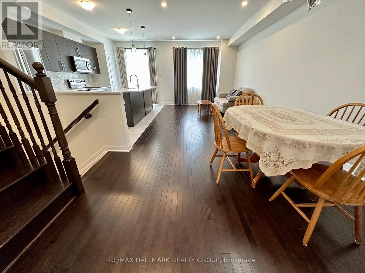 588 LILITH STREET - Photo 4
