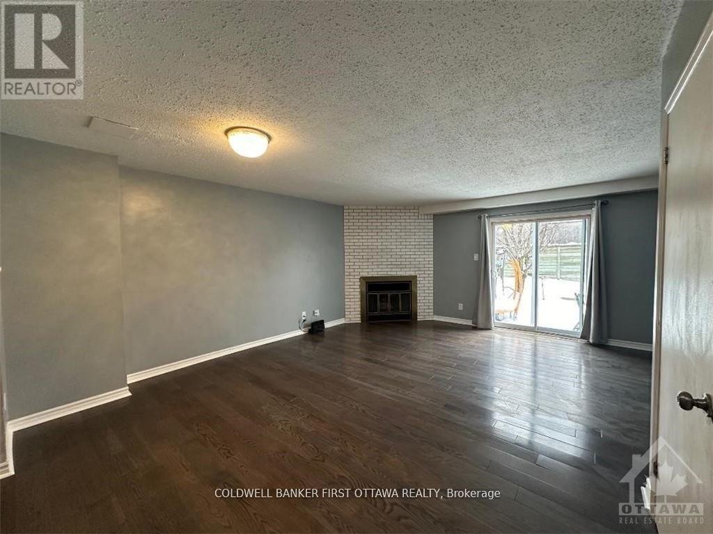 68 BURLINGTON CRESCENT - Photo 3