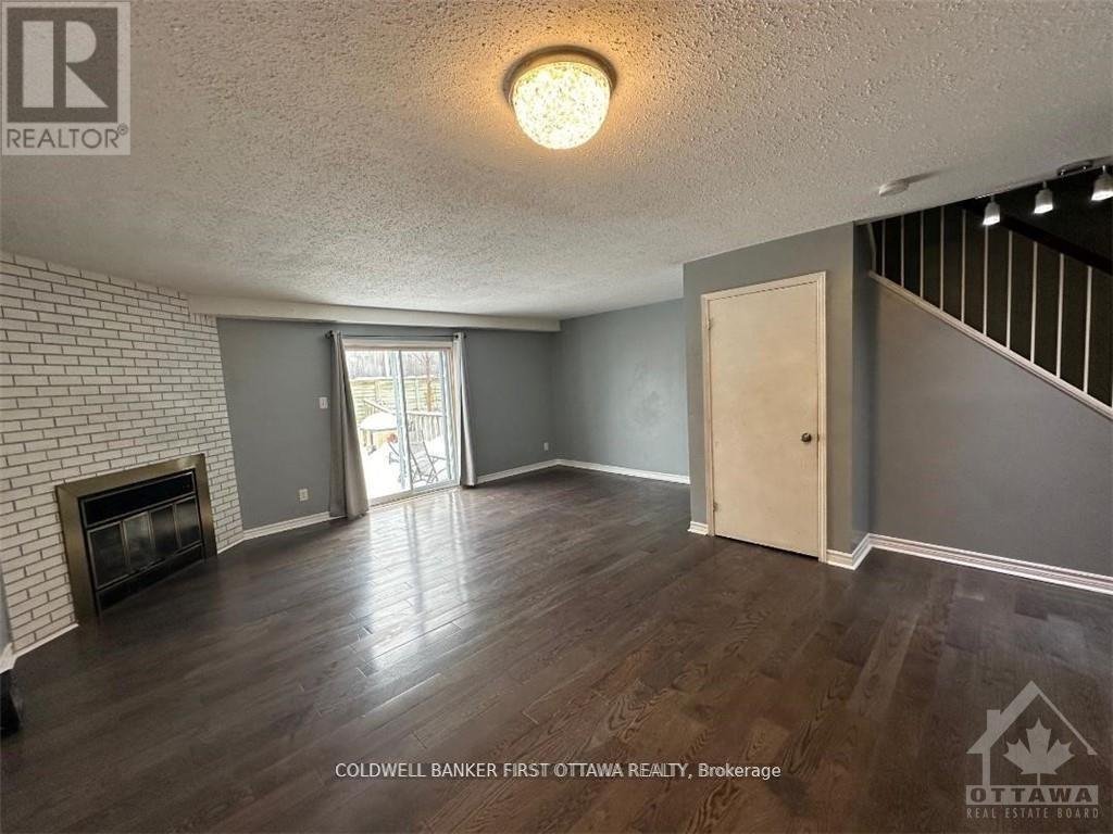 68 BURLINGTON CRESCENT - Photo 4