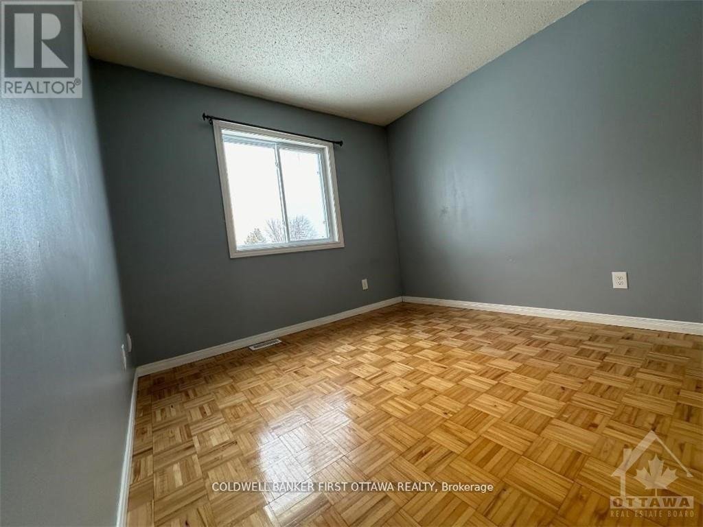 68 BURLINGTON CRESCENT - Photo 12