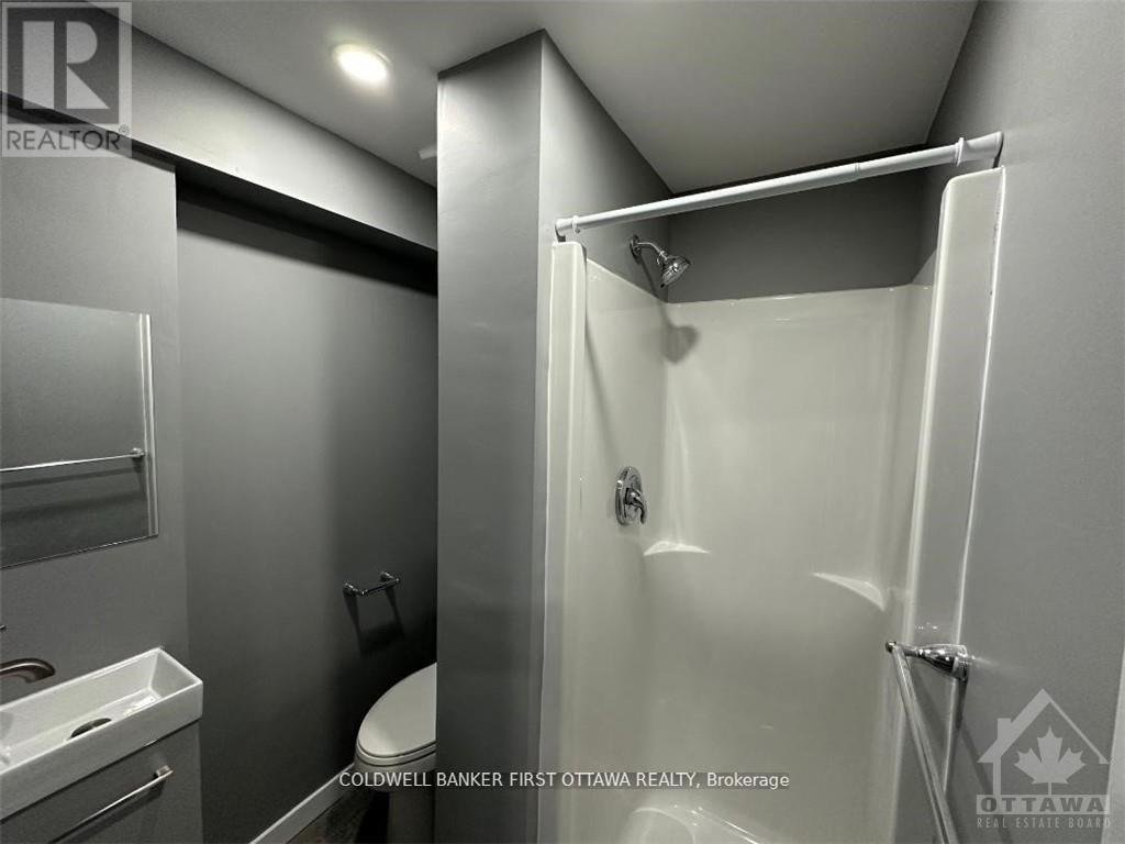 68 BURLINGTON CRESCENT - Photo 16