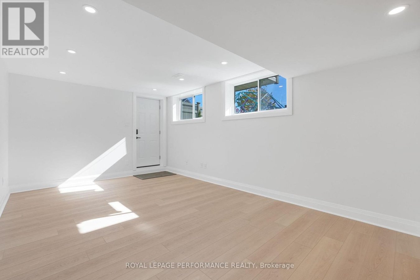 1820 APPLEFORD STREET - Photo 3