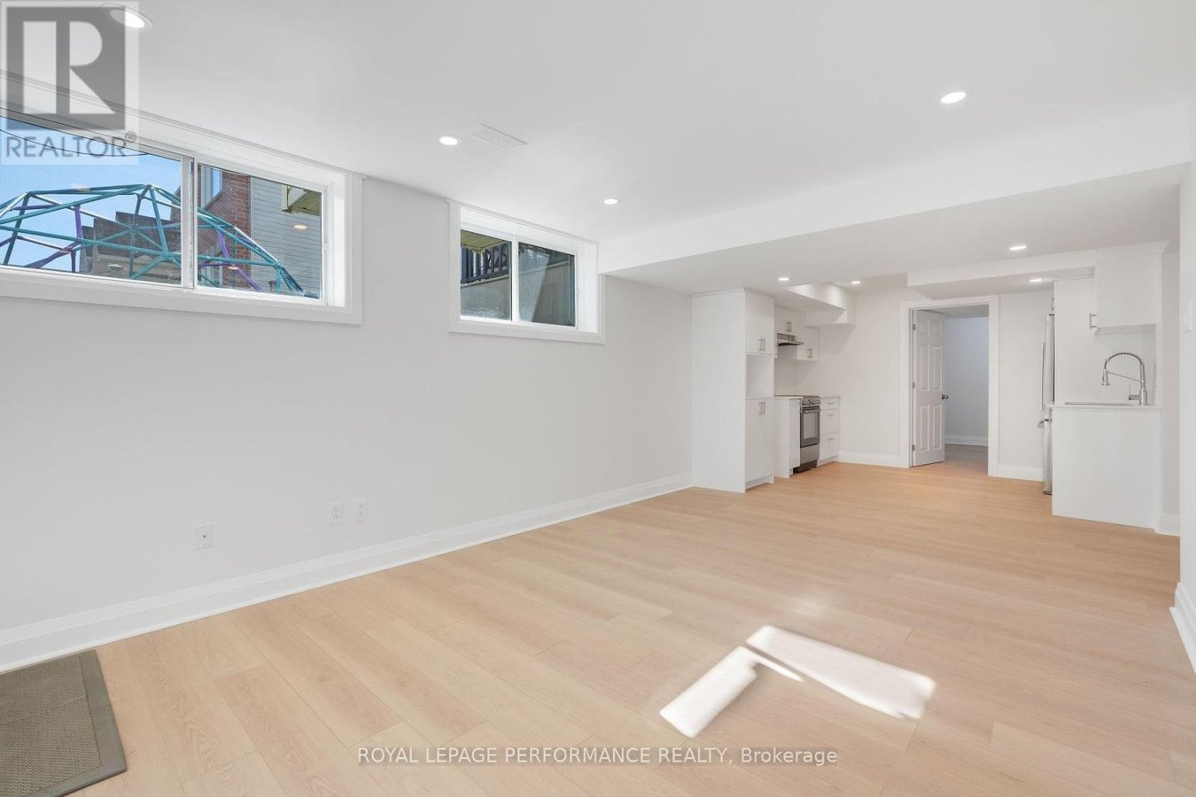1820 APPLEFORD STREET - Photo 4
