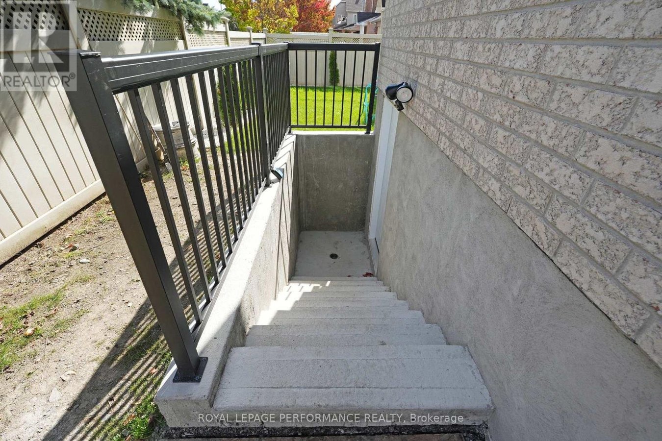 1820 APPLEFORD STREET - Photo 23