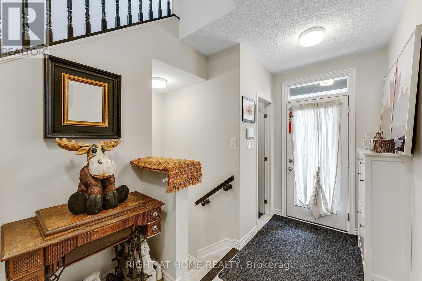 715 DERREEN AVENUE - Photo 2