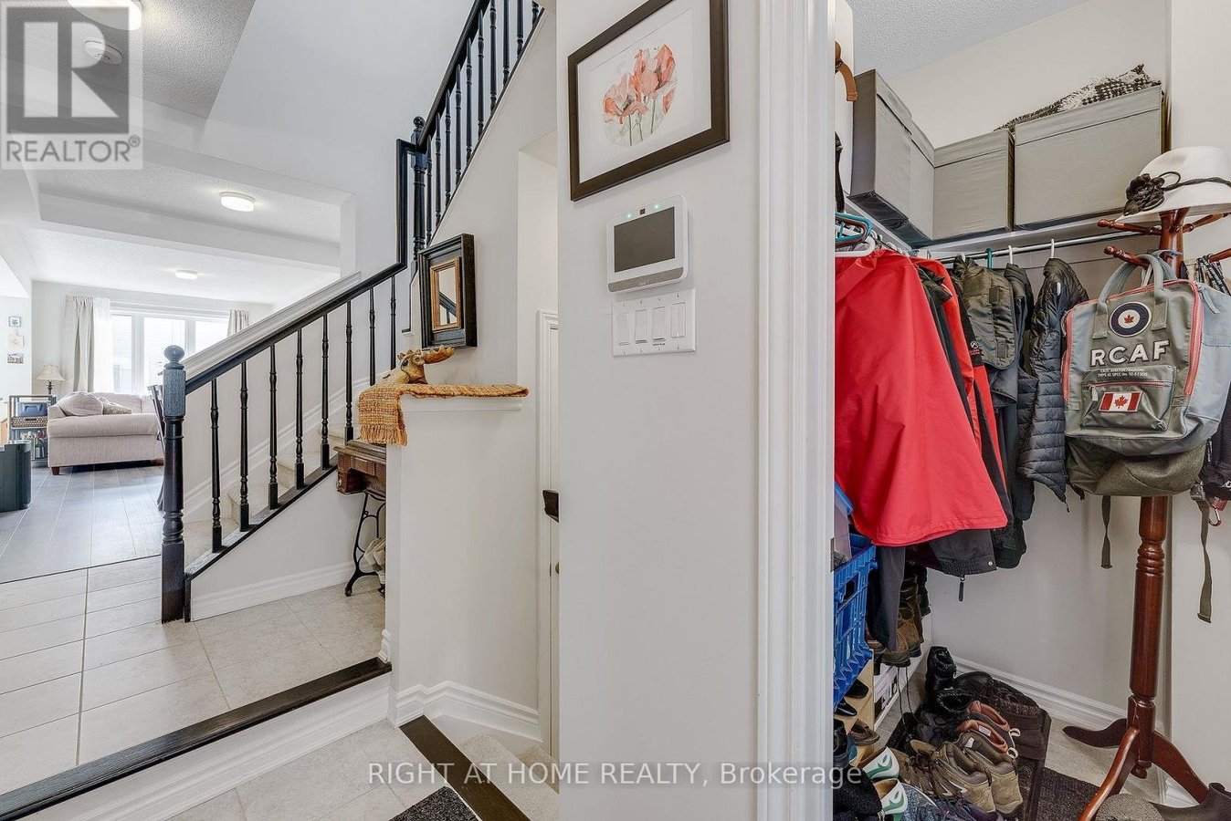 715 DERREEN AVENUE - Photo 3