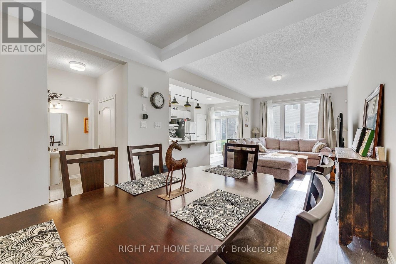 715 DERREEN AVENUE - Photo 9