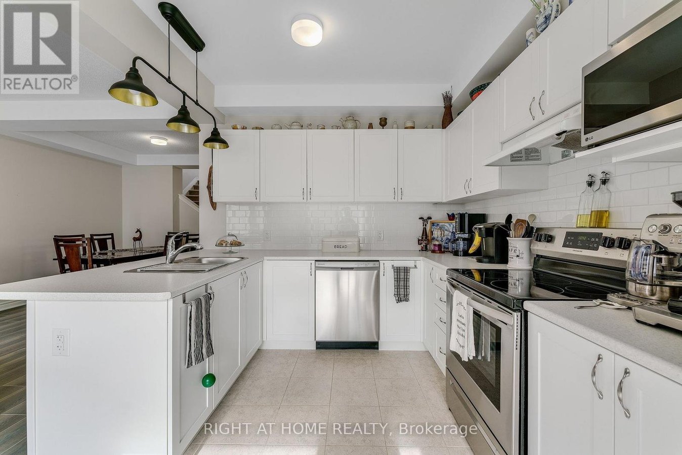 715 DERREEN AVENUE - Photo 12