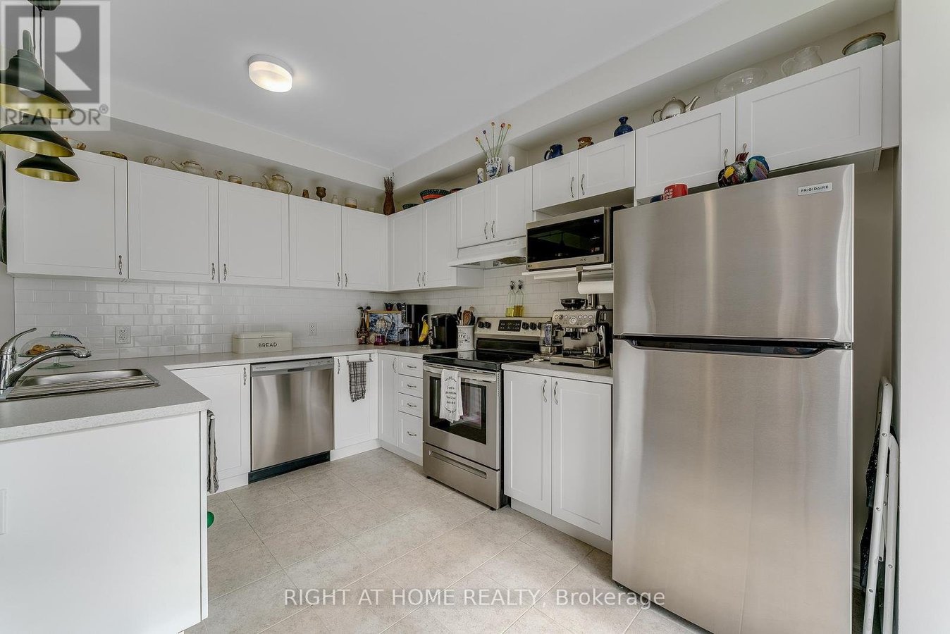 715 DERREEN AVENUE - Photo 13