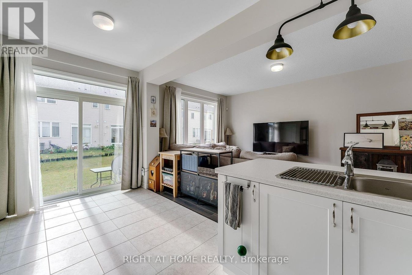 715 DERREEN AVENUE - Photo 15