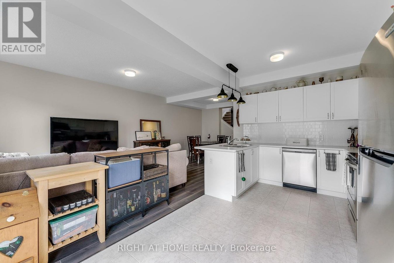 715 DERREEN AVENUE - Photo 16