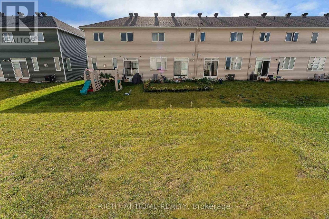 715 DERREEN AVENUE - Photo 32