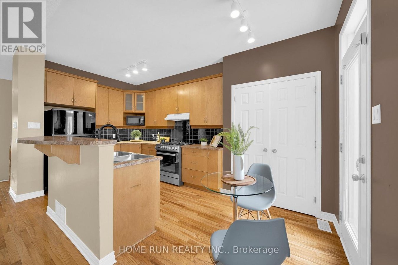 517 DEVONWOOD CIRCLE - Photo 16