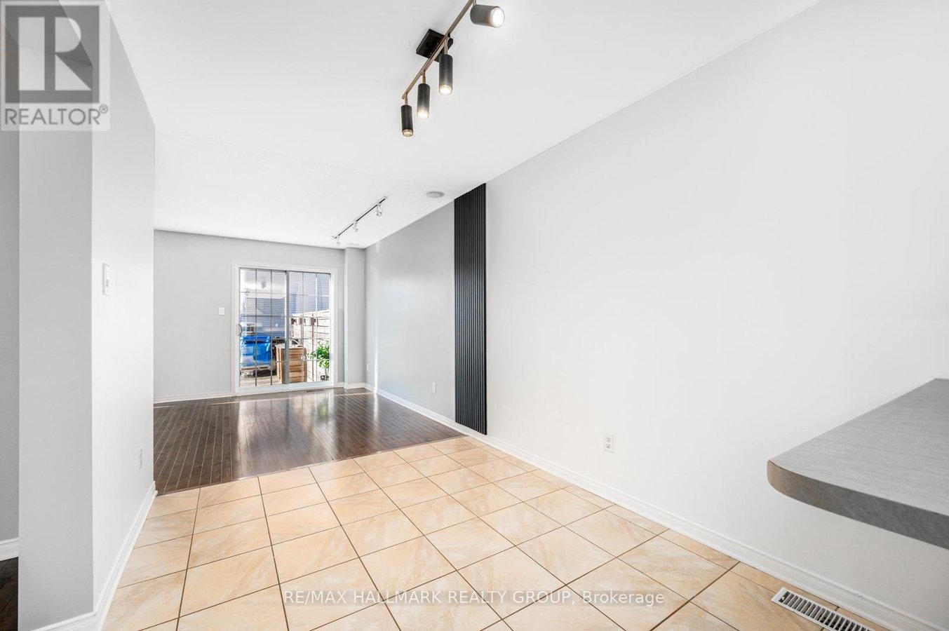 306 TABARET STREET - Photo 18