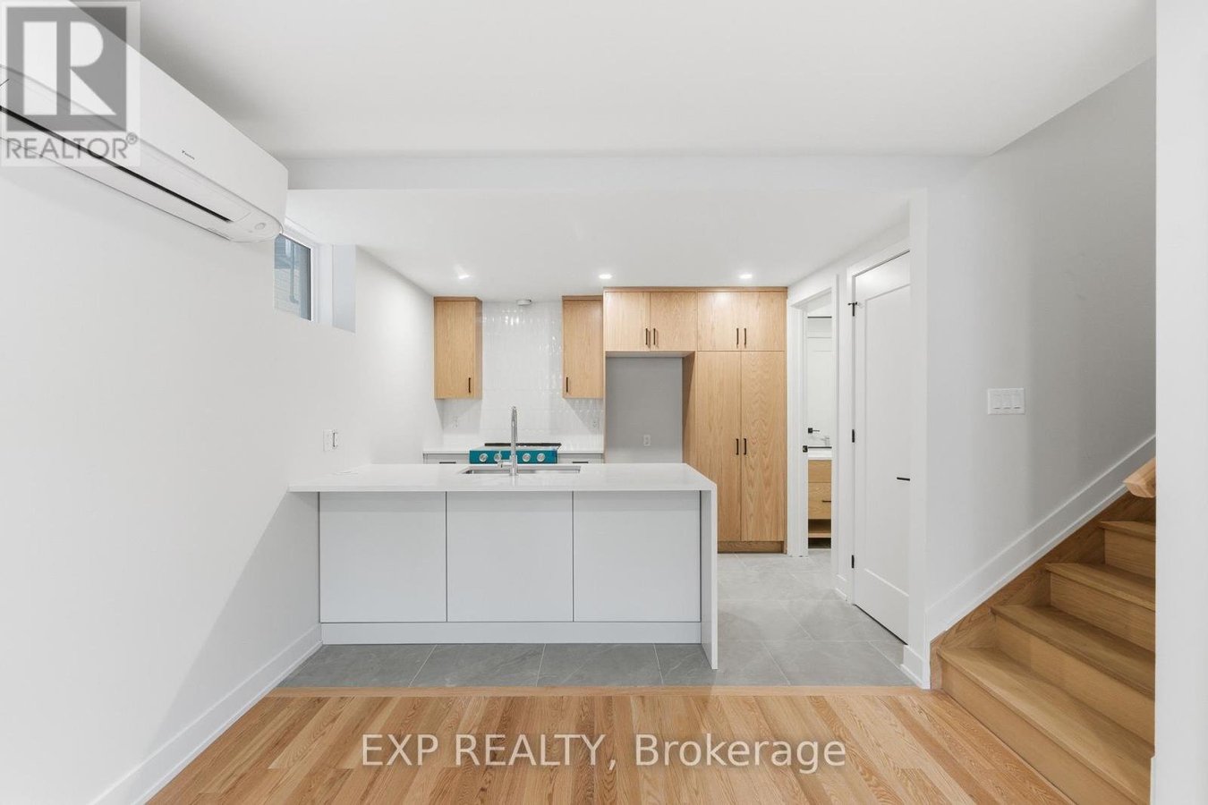 B2 - 514 ROOSEVELT AVENUE - Photo 2
