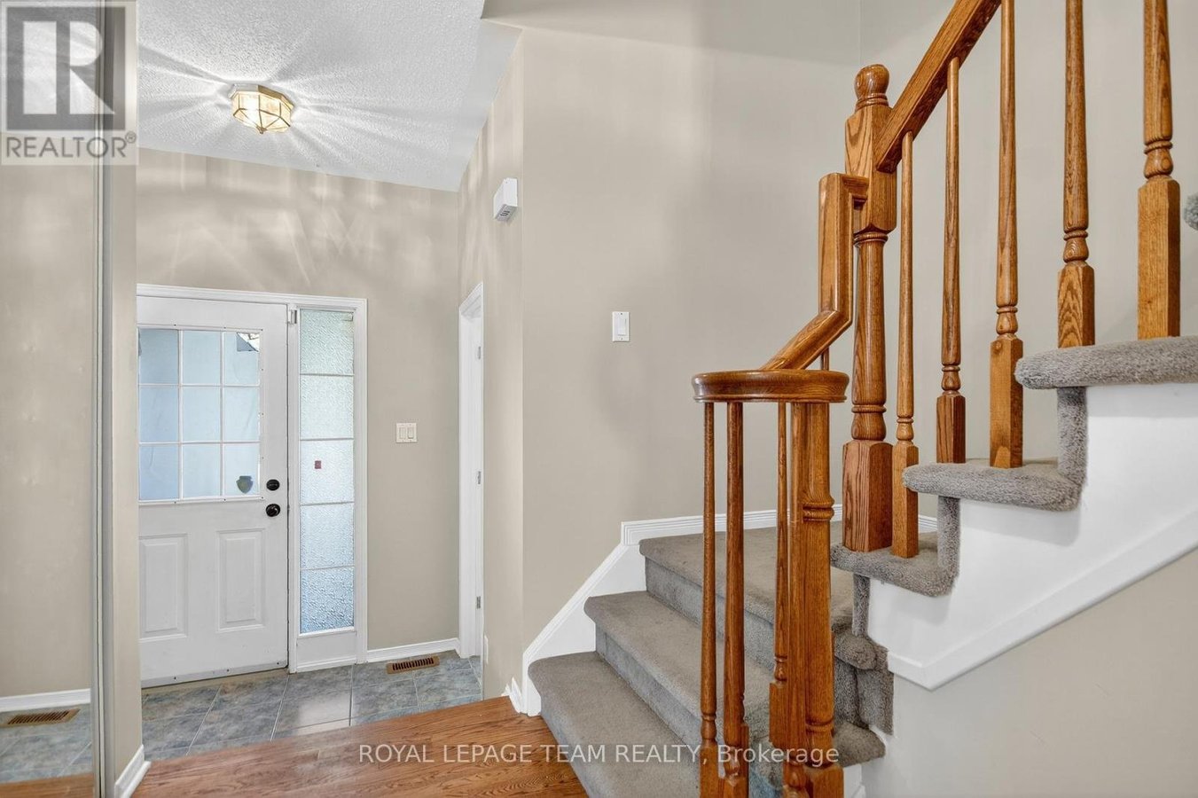 24 HEMLO CRESCENT - Photo 2