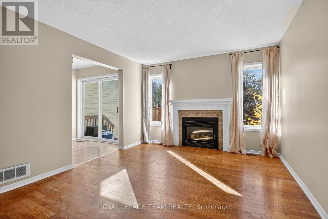 24 HEMLO CRESCENT - Photo 4