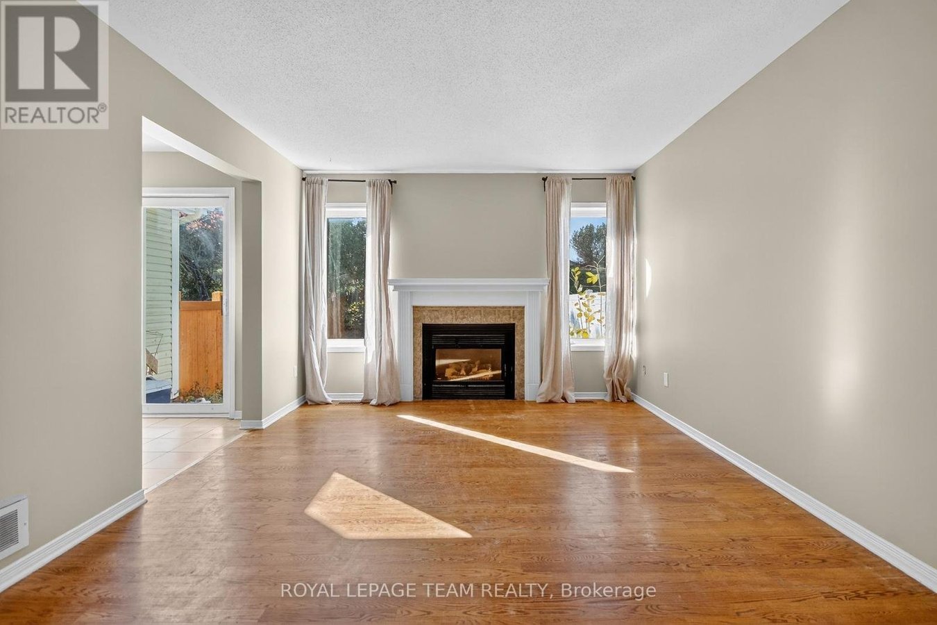 24 HEMLO CRESCENT - Photo 5
