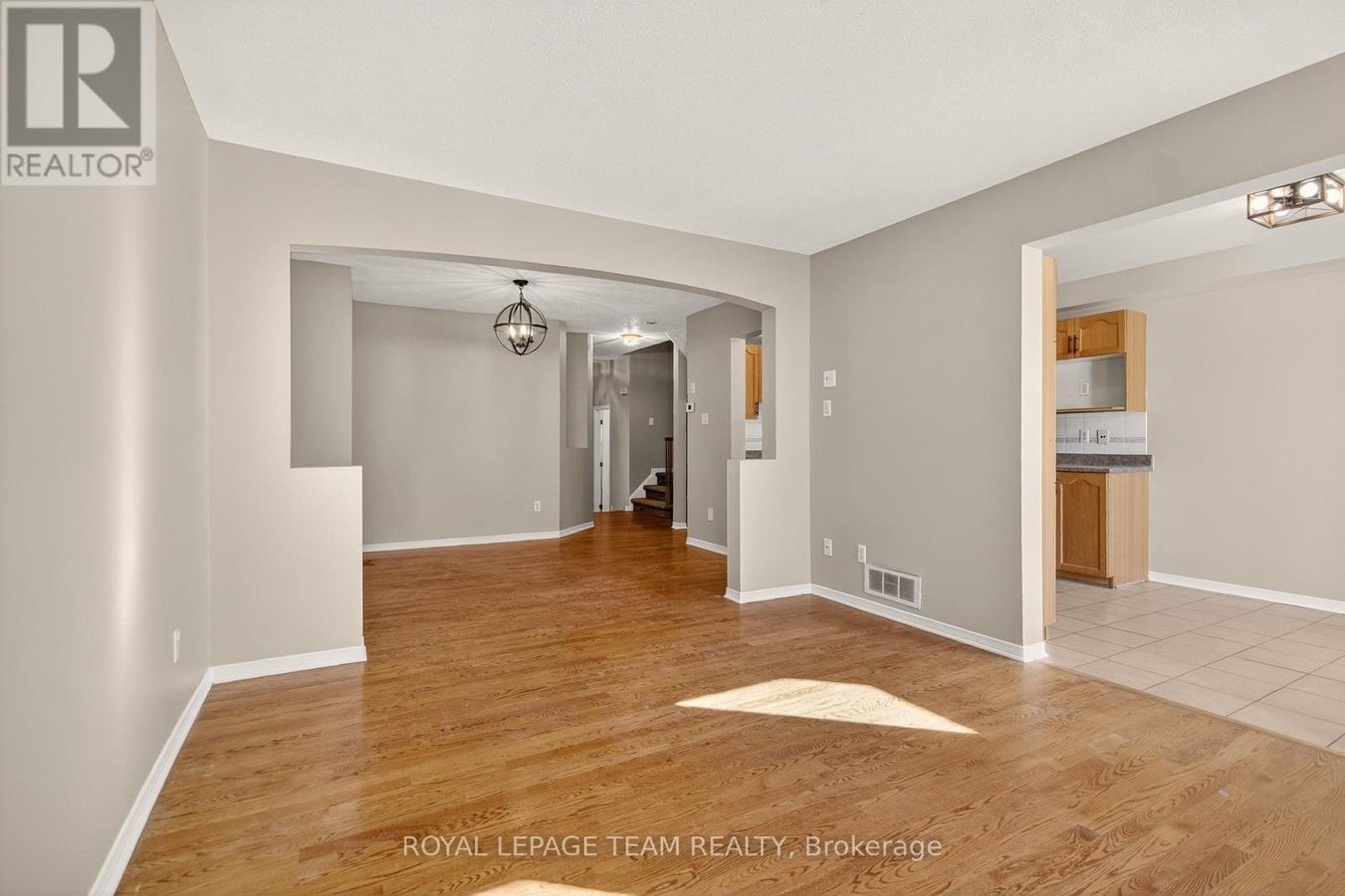 24 HEMLO CRESCENT - Photo 6