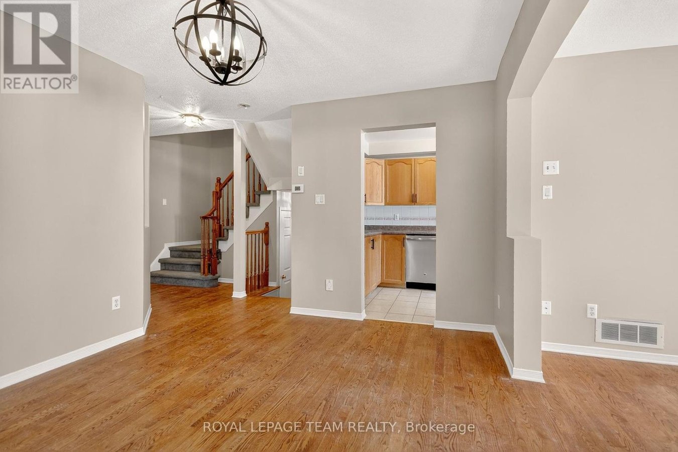 24 HEMLO CRESCENT - Photo 11