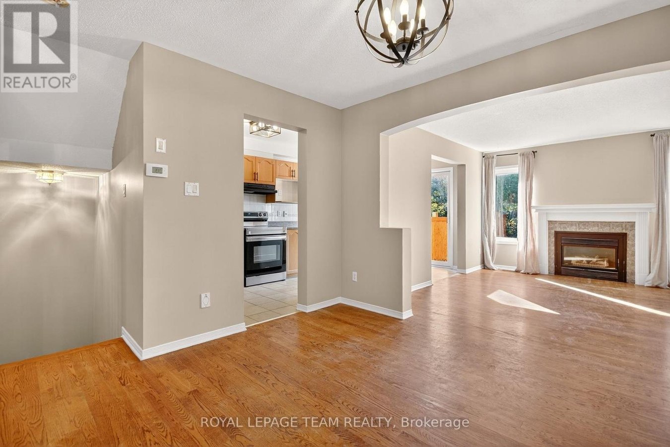 24 HEMLO CRESCENT - Photo 12