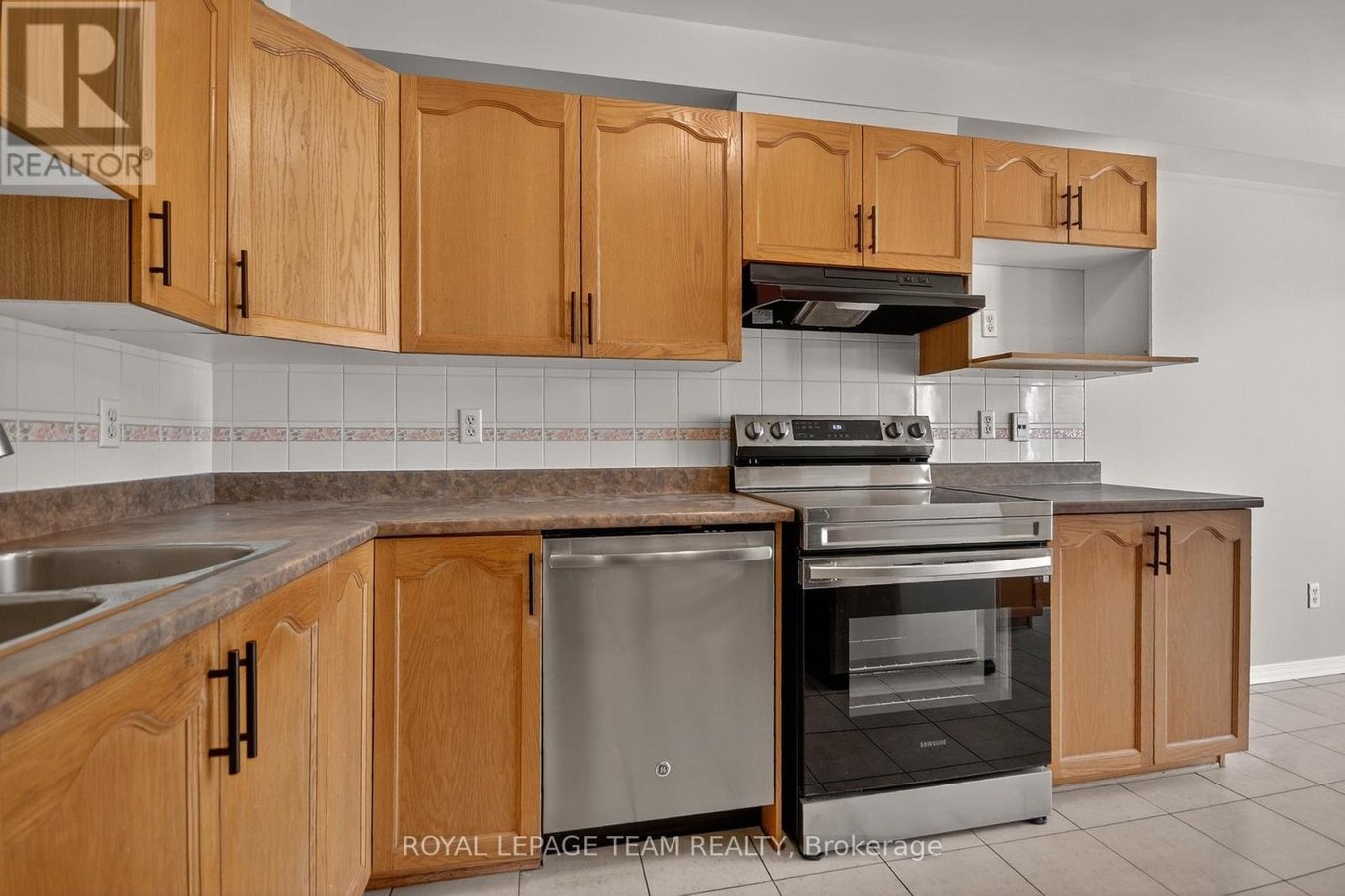 24 HEMLO CRESCENT - Photo 15