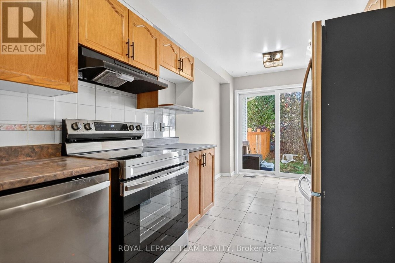 24 HEMLO CRESCENT - Photo 16
