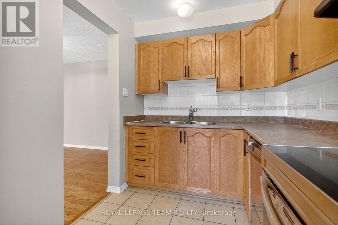 24 HEMLO CRESCENT - Photo 17