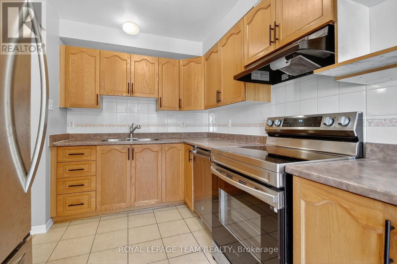 24 HEMLO CRESCENT - Photo 18